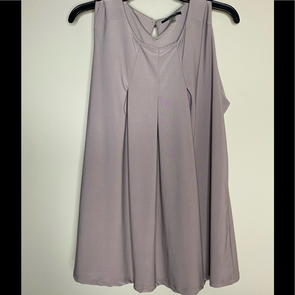 Tahari Sleeveless pleaded detail with v neck